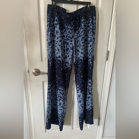 Jessica Simpson Wide Leg Pants Blues and black colors throughout in Size Large - Picture 5 of 14